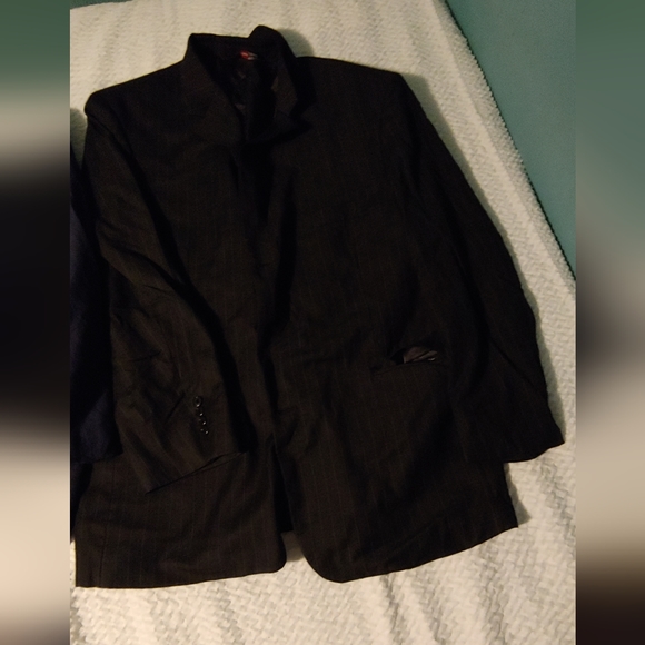 2 men's suit jackets - Picture 4 of 6